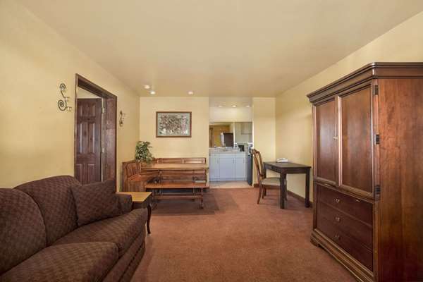 Suite - Travelodge Lemoore