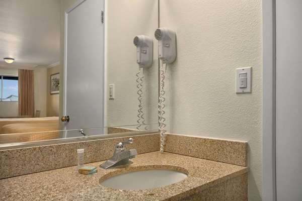  - Travelodge Lemoore