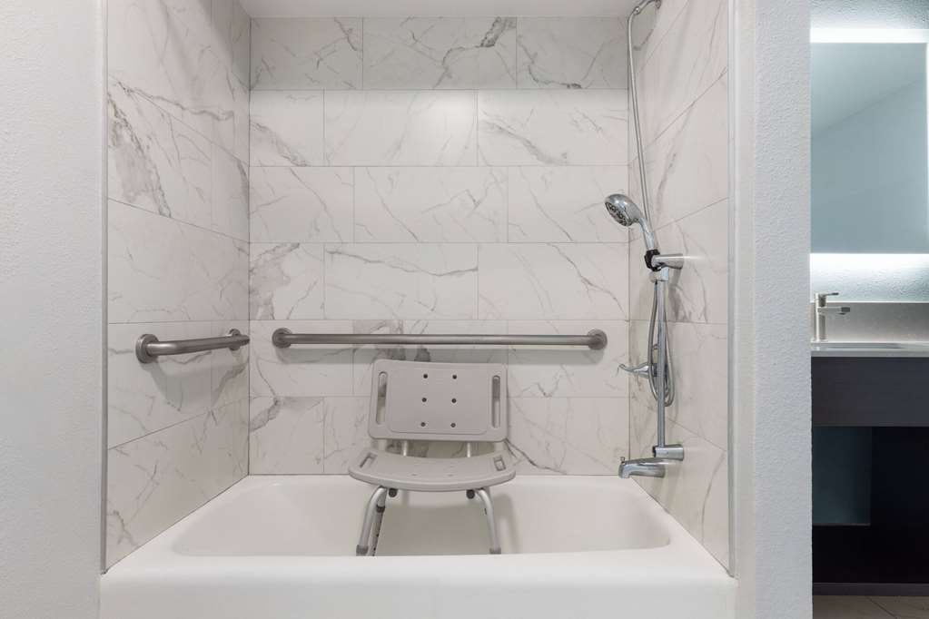 TRAVELODGE BY WYNDHAM, LEMOORE NEAR-guestroom-Guest Room,Bathroom,Accessibility,On-Site.jpg