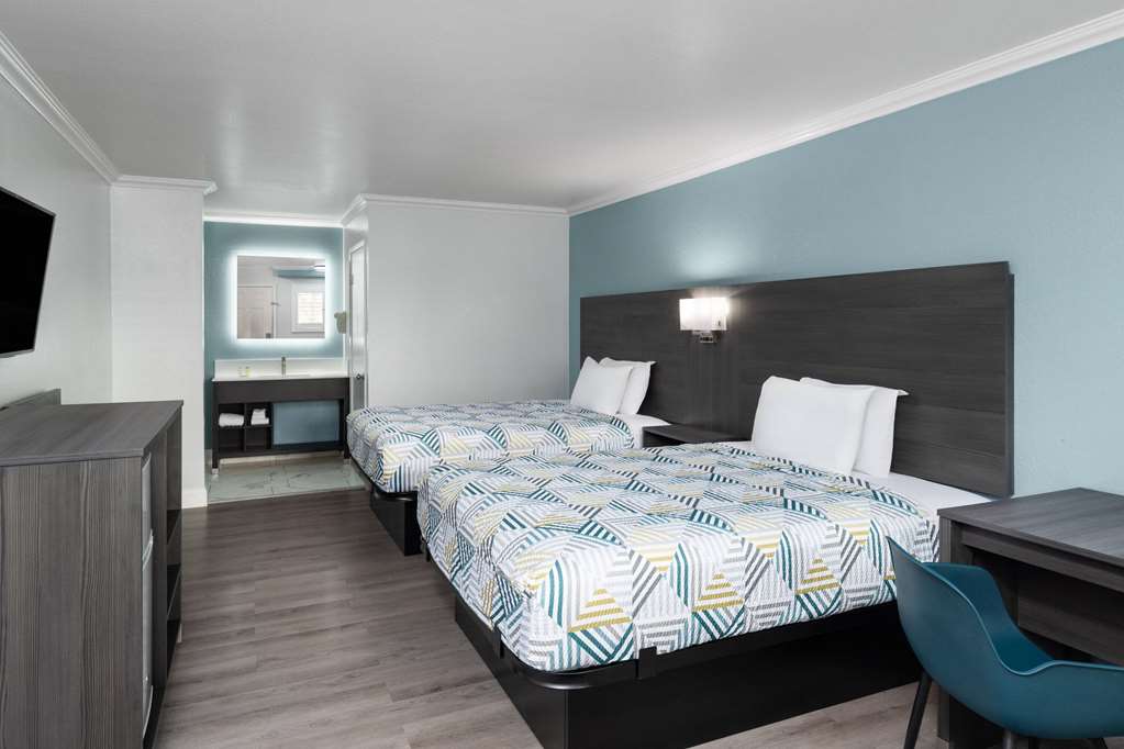 TRAVELODGE BY WYNDHAM, LEMOORE NEAR-guestroom-Guest Room,On-Site.jpg