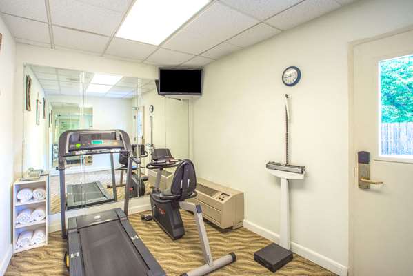 Fitness/ Exercise Room - Days Inn Salem