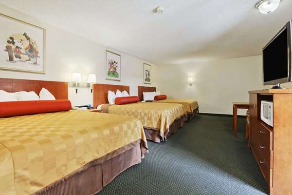  - Travelodge Anaheim Inn & Suites on Disneyland Drive - I-5, Exit 110