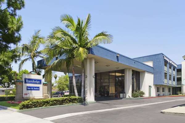 Exterior view - Travelodge Anaheim Inn & Suites on Disneyland Drive - I-5, Exit 110
