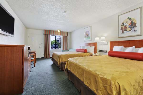  - Travelodge Anaheim Inn & Suites on Disneyland Drive - I-5, Exit 110