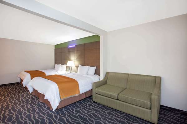 Suite - Travelodge Anaheim Inn & Suites on Disneyland Drive - I-5, Exit 110