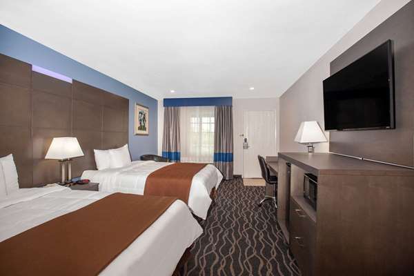  - Travelodge Anaheim Inn & Suites on Disneyland Drive - I-5, Exit 110
