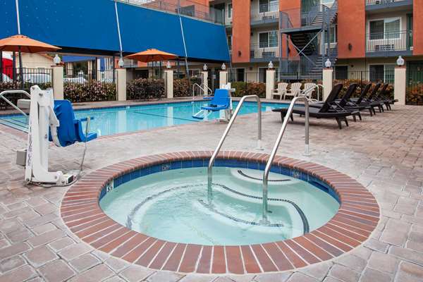 Pool - Travelodge Anaheim Inn & Suites on Disneyland Drive - I-5, Exit 110