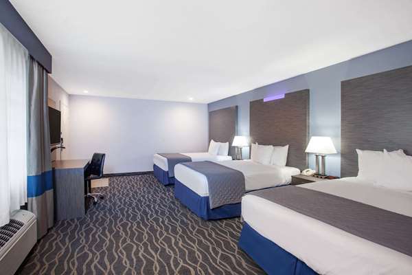 Suite - Travelodge Anaheim Inn & Suites on Disneyland Drive - I-5, Exit 110