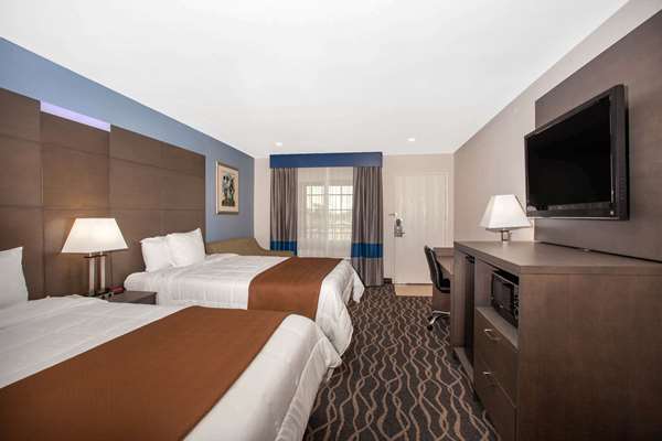  - Travelodge Anaheim Inn & Suites on Disneyland Drive - I-5, Exit 110