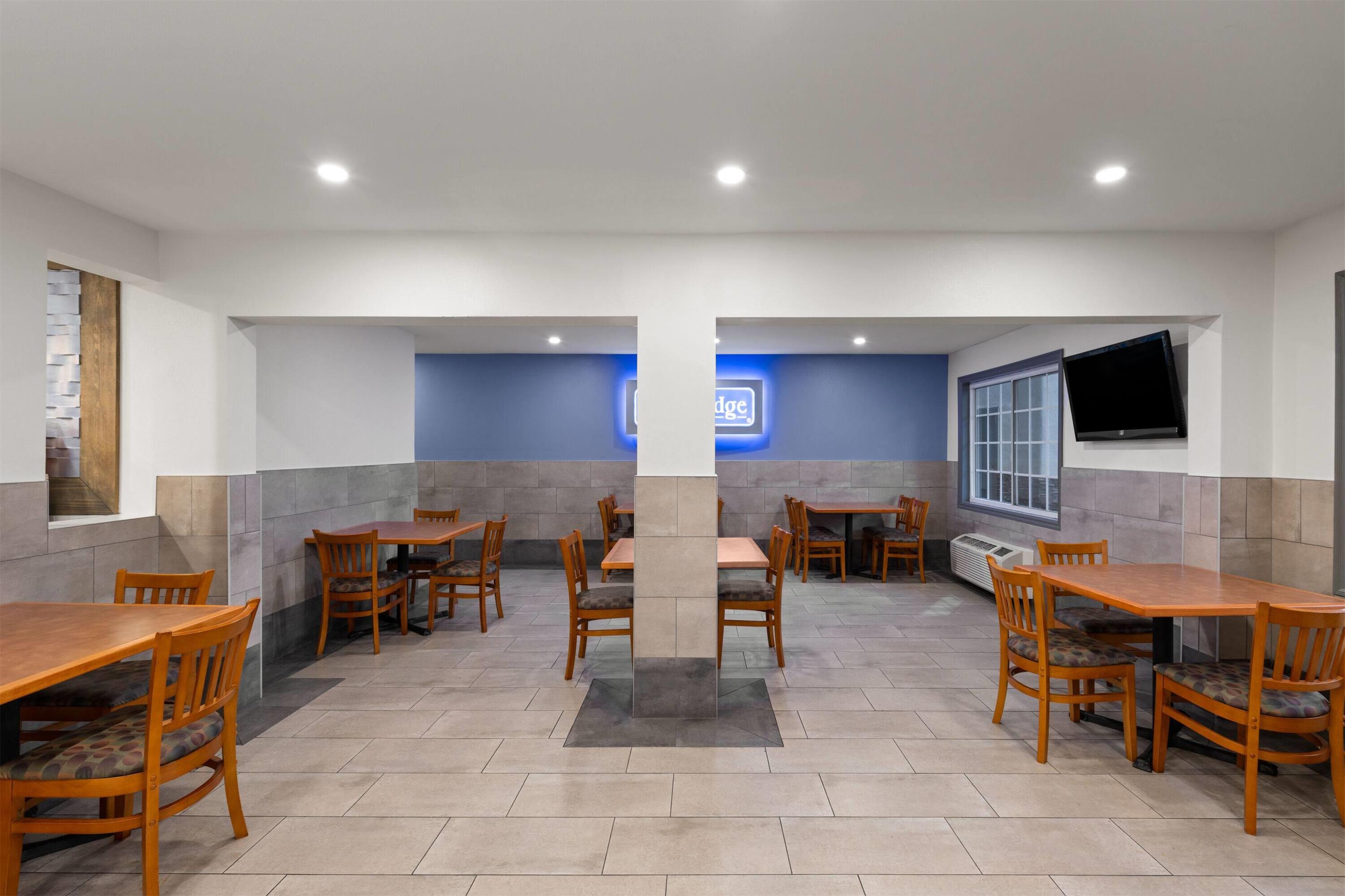 Property amenity | Travelodge Inn & Suites by Wyndham Anaheim on Disneyland Dr
