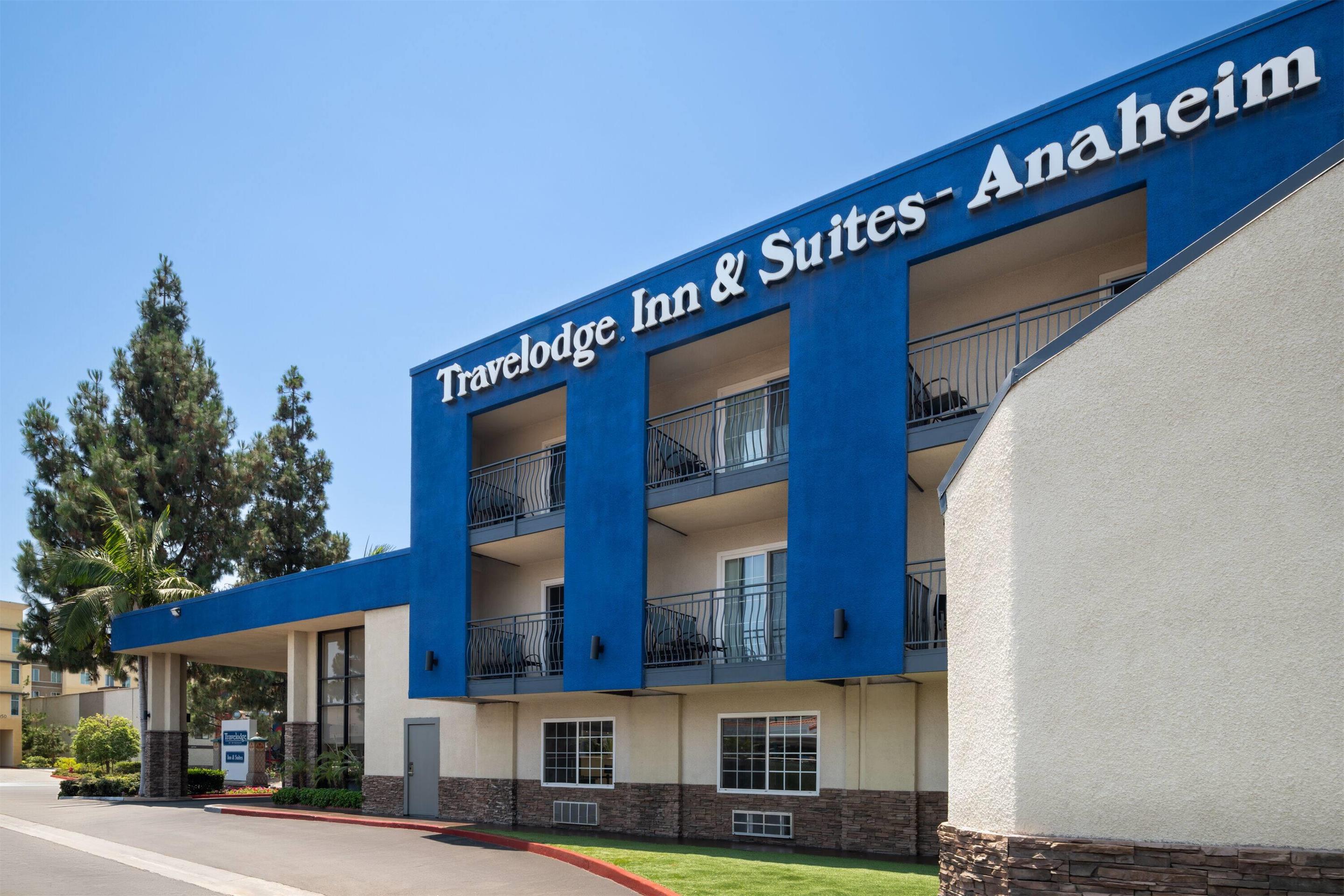 Exterior | Travelodge Inn & Suites by Wyndham Anaheim on Disneyland Dr