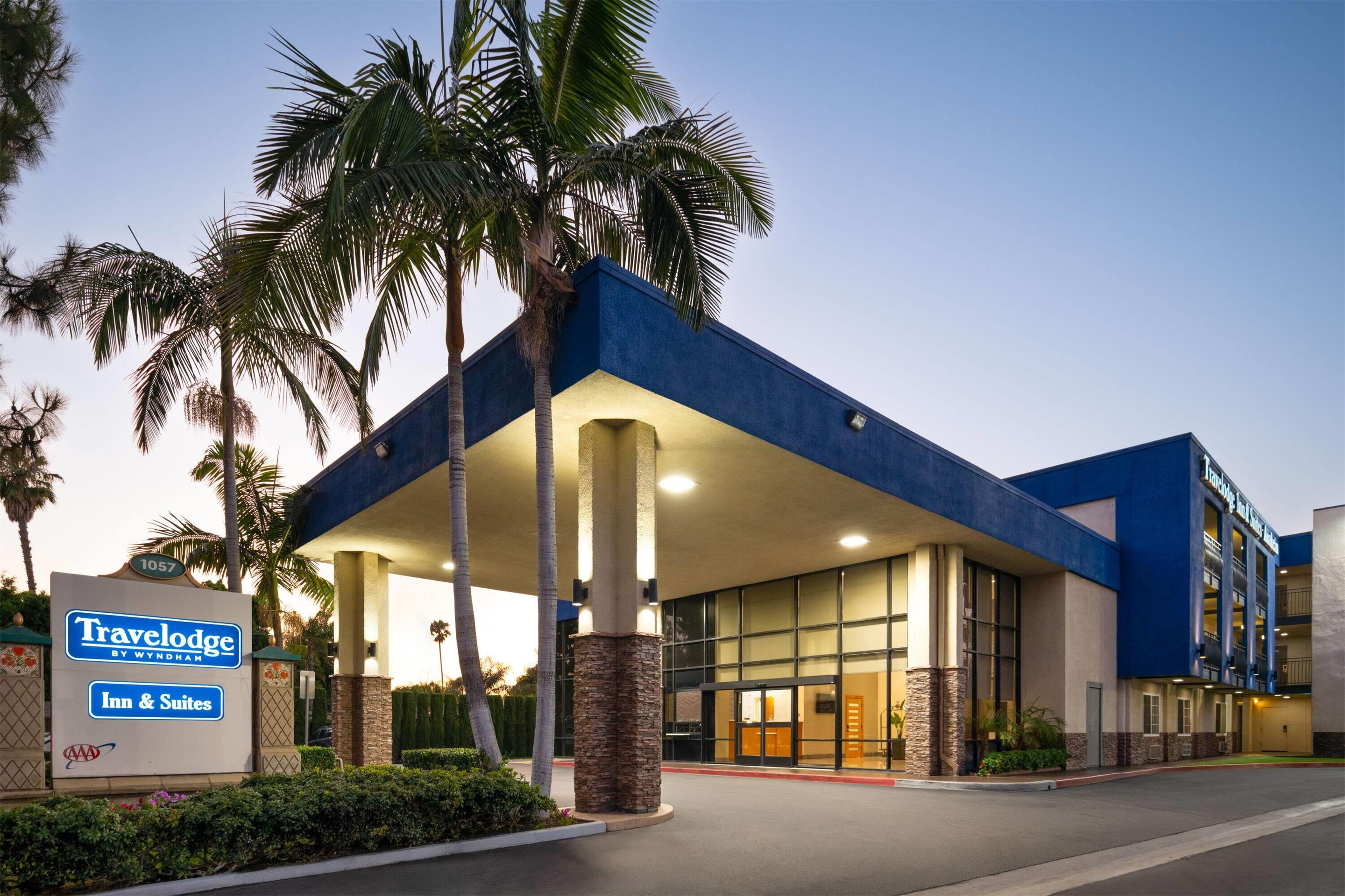 Exterior | Travelodge Inn & Suites by Wyndham Anaheim on Disneyland Dr