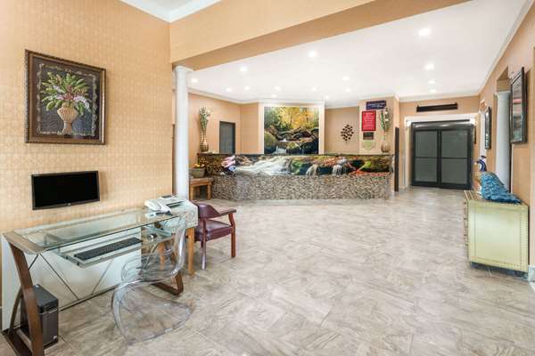  - Ramada Hotel Southeast Asheville - I-240, Exit 8