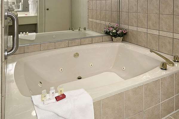  - Ramada Hotel Southeast Asheville - I-240, Exit 8