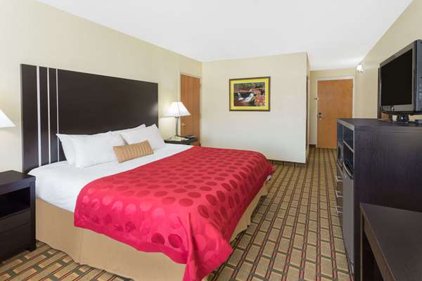  - Ramada Hotel Southeast Asheville - I-240, Exit 8