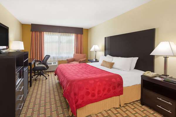  - Ramada Hotel Southeast Asheville - I-240, Exit 8