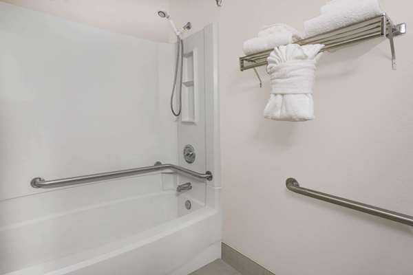  - Ramada Hotel Southeast Asheville - I-240, Exit 8