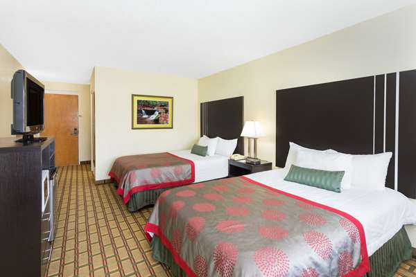  - Ramada Hotel Southeast Asheville - I-240, Exit 8