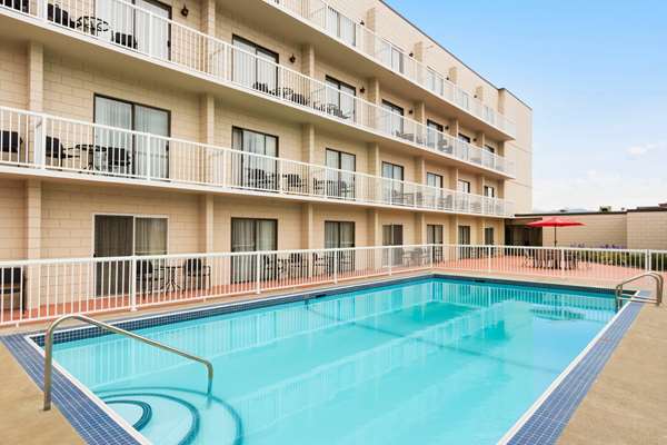 Pool - Days Inn Cranbrook