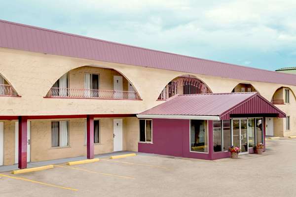 Exterior view - Howard Johnson Inn Downtown Kamloops