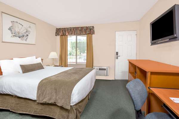  - Howard Johnson Inn Downtown Kamloops