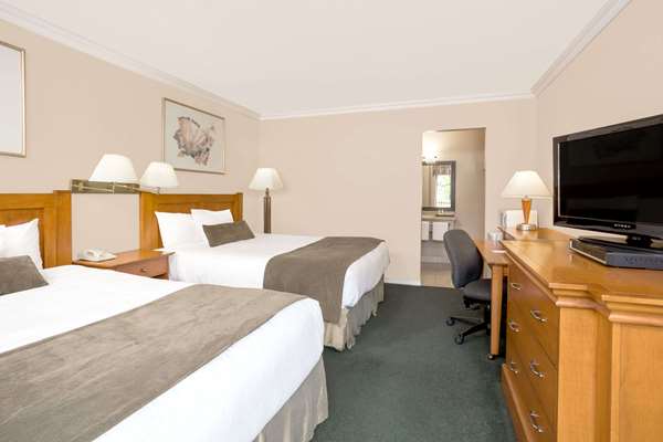  - Howard Johnson Inn Downtown Kamloops