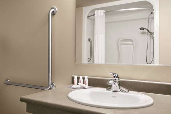  - Days Inn North Thunder Bay