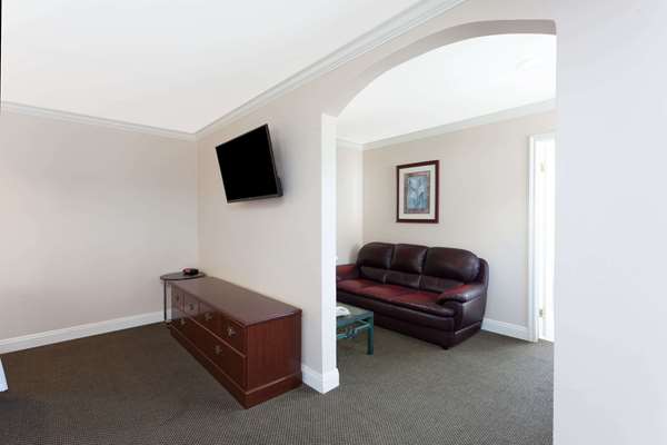  - Knights Inn Los Angeles