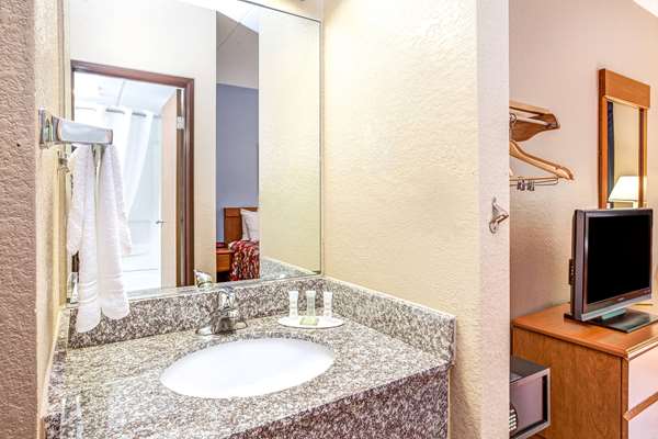  - Super 8 Hotel Mahwah