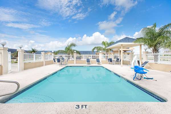 Pool - Days Inn Robstown
