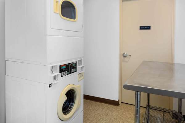 Amenities - Days Inn & Suites Lakeland - I-4, Exit 33