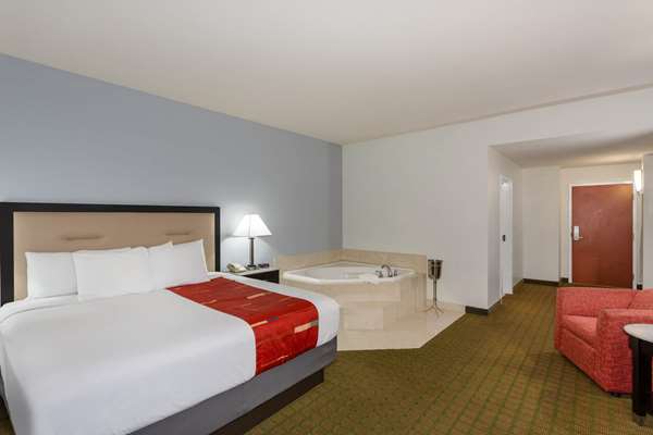 Suite - Days Inn & Suites Lakeland - I-4, Exit 33