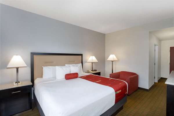 Suite - Days Inn & Suites Lakeland - I-4, Exit 33