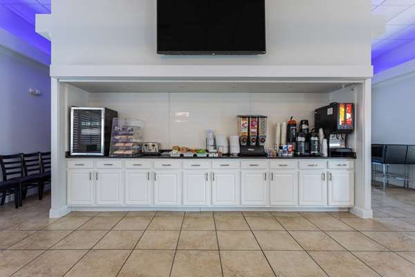  - Days Inn & Suites Lakeland - I-4, Exit 33