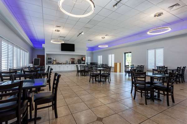  - Days Inn & Suites Lakeland - I-4, Exit 33