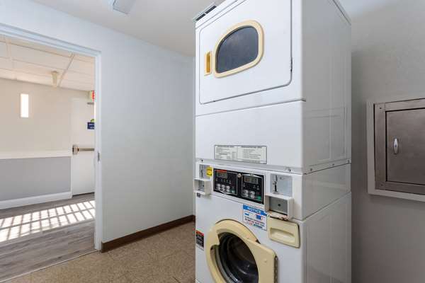 Amenities - Days Inn & Suites Lakeland - I-4, Exit 33