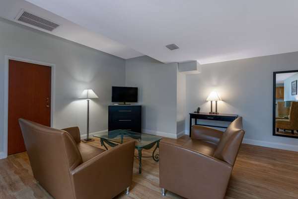 Suite - Days Inn & Suites Lakeland - I-4, Exit 33