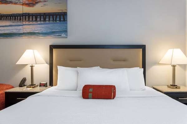 Suite - Days Inn & Suites Lakeland - I-4, Exit 33