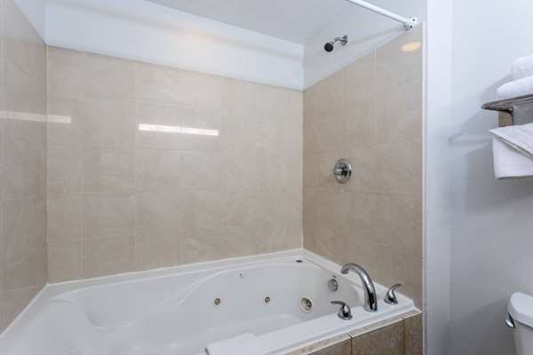 Suite - Days Inn & Suites Lakeland - I-4, Exit 33