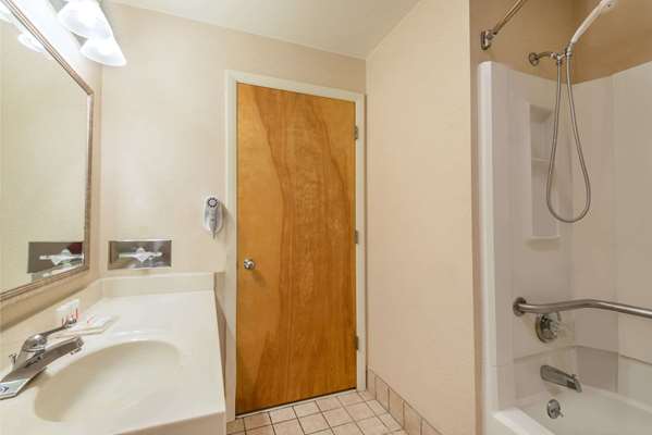  - Ramada Inn North Columbus - I-270, Exit 27