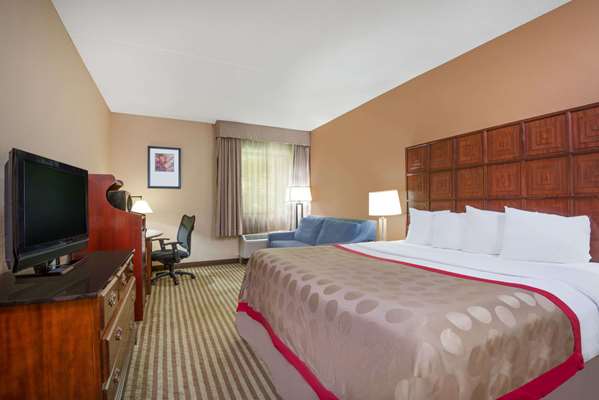  - Ramada Inn North Columbus - I-270, Exit 27
