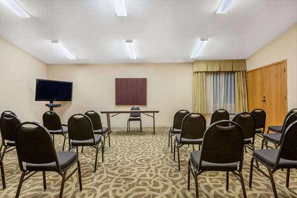  - Ramada Inn North Columbus - I-270, Exit 27