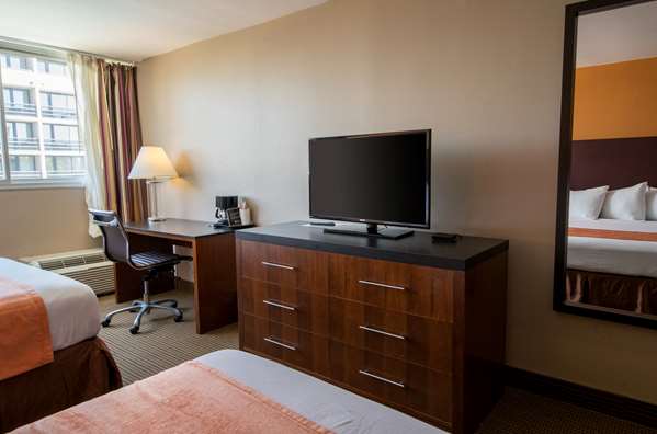  - Howard Johnson Inn Fullerton Hotel & Conference Center - CA 91, Exit 28