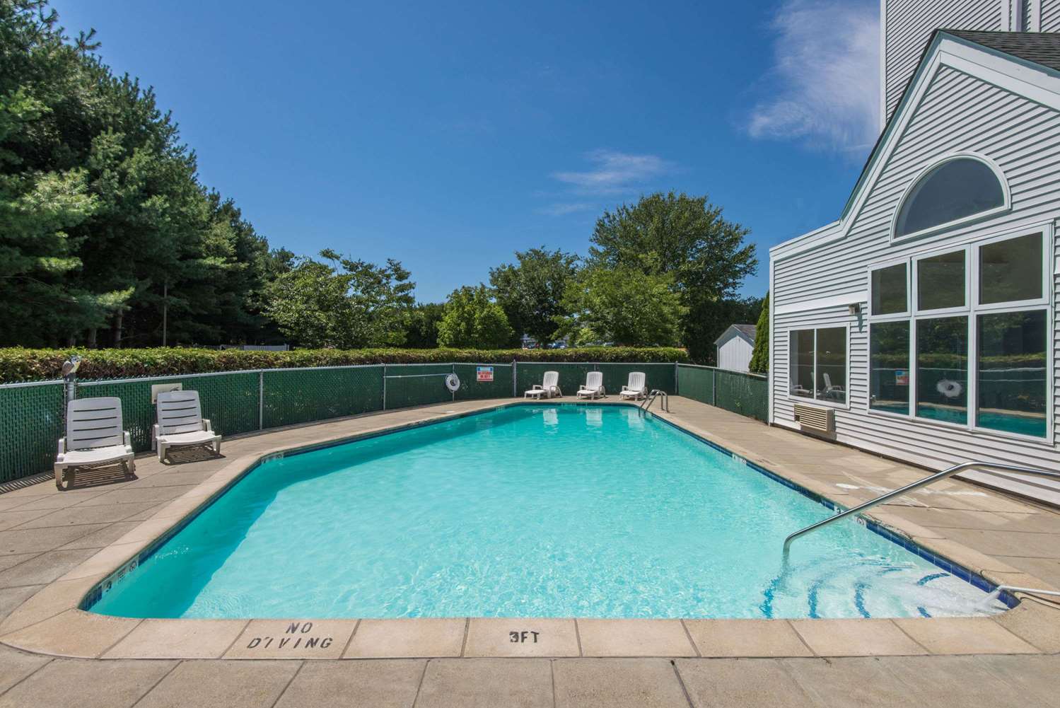 Days Inn & Suites Groton, CT See Discounts