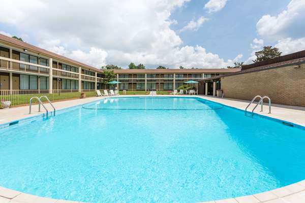 Pool - Days Inn Conference Center Southern Pines