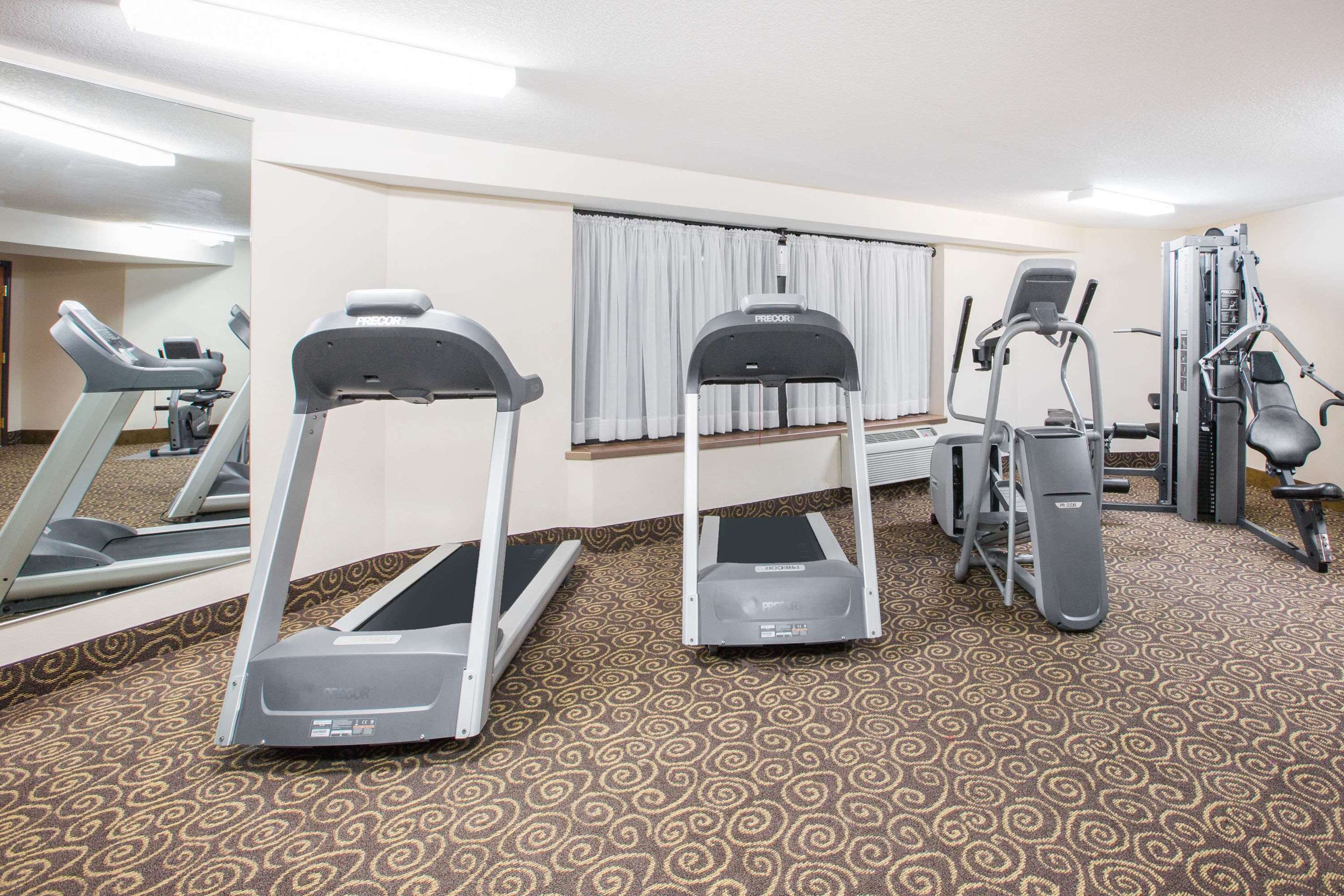 Health club | Ramada by Wyndham Des Moines Tropics Resort & Conference Ctr
