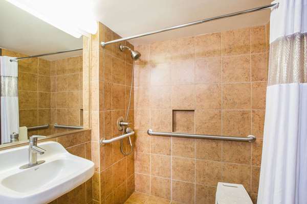  - Ramada Tropics Resort & Conference Center Des Moines - I-35 & I-80, Exit 131