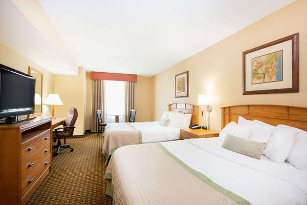  - Ramada Tropics Resort & Conference Center Des Moines - I-35 & I-80, Exit 131