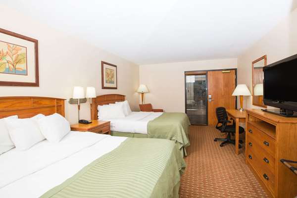  - Ramada Tropics Resort & Conference Center Des Moines - I-35 & I-80, Exit 131