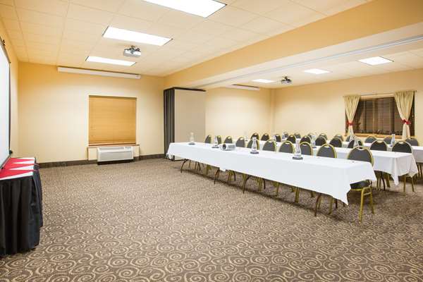  - Ramada Tropics Resort & Conference Center Des Moines - I-35 & I-80, Exit 131